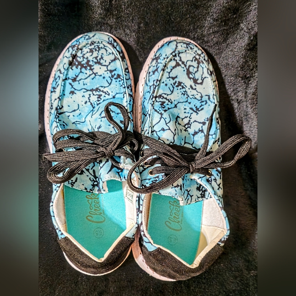 Like New Women's Cheekys Brand Shoes